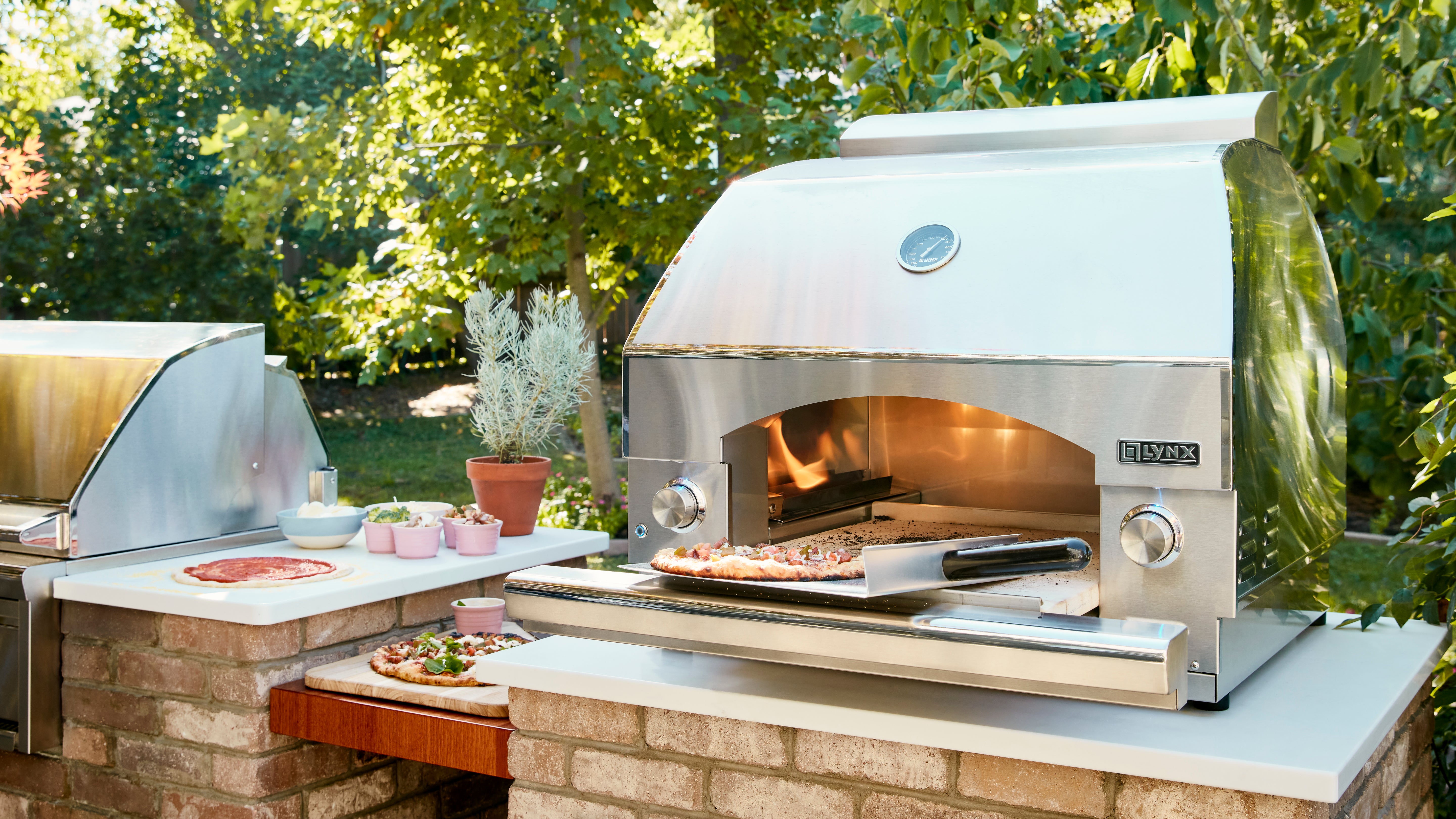 Lynx pizza oven