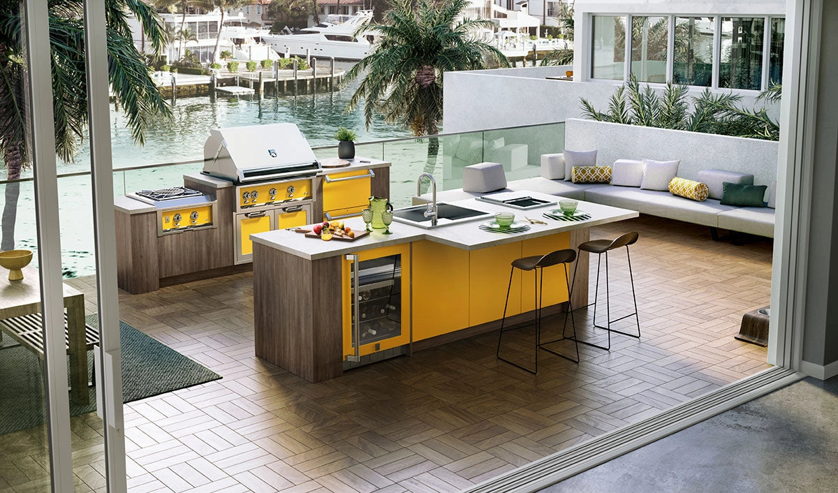 Outdoor refrigerator