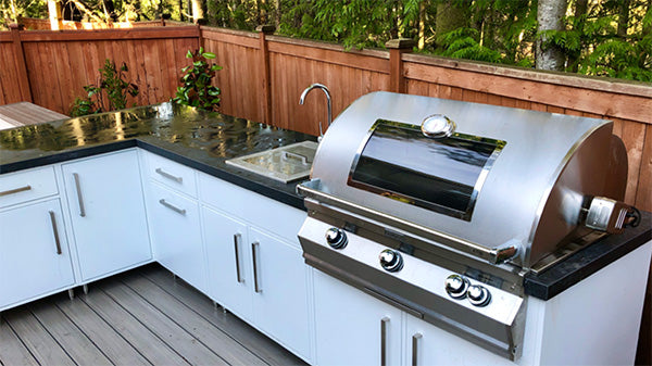 5 Tips for Choosing the Best Built-In BBQ for Your Outdoor Space.